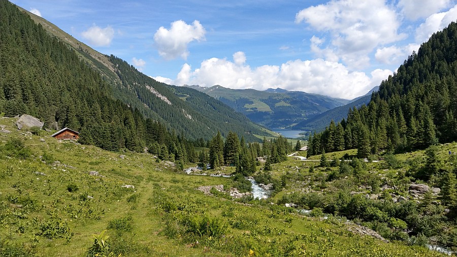 Výhled směrem k přehradě Durlassboden